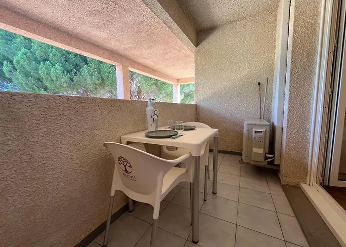 St Florent Cosy Climatise Avec Piscine Lägenhet *