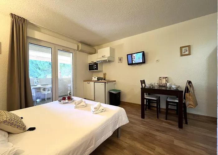Lägenhet St Florent Cosy Climatise Avec Piscine